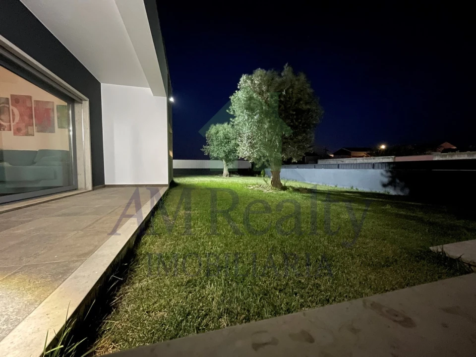 Moradia T4 para Venda em Atouguia da Baleia Foto 7