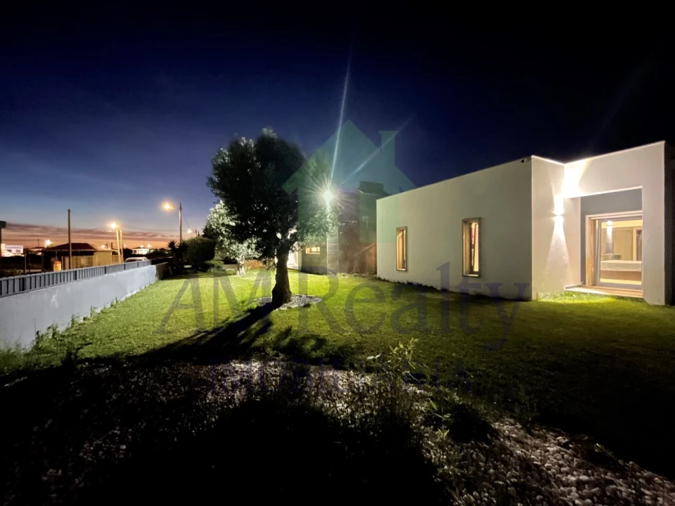 Moradia T4 para Venda em Atouguia da Baleia Foto 12