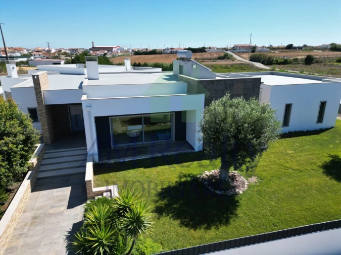 Moradia T4 para Venda em Atouguia da Baleia Foto 4