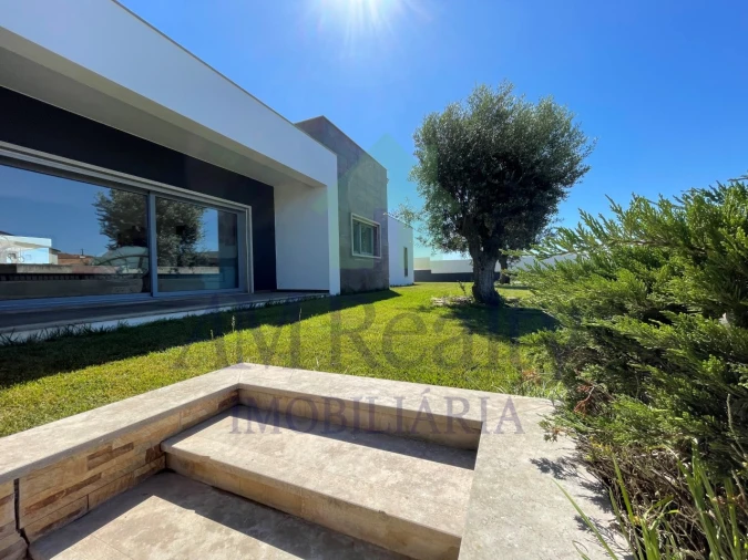 Moradia T4 para Venda em Atouguia da Baleia Foto 8