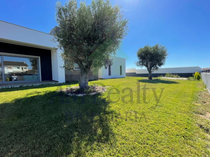 Moradia T4 para Venda em Atouguia da Baleia Foto 9