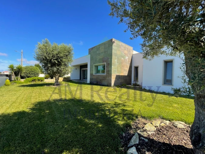 Moradia T4 para Venda em Atouguia da Baleia Foto 13