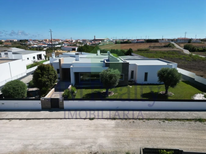 Moradia T4 para Venda em Atouguia da Baleia Foto 86