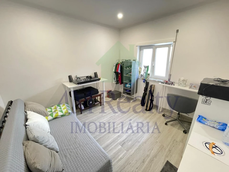 Moradia T6 para Venda em Atouguia da Baleia Foto 18