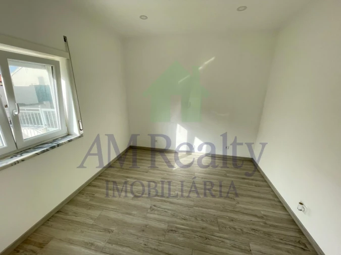 Moradia T6 para Venda em Atouguia da Baleia Foto 12