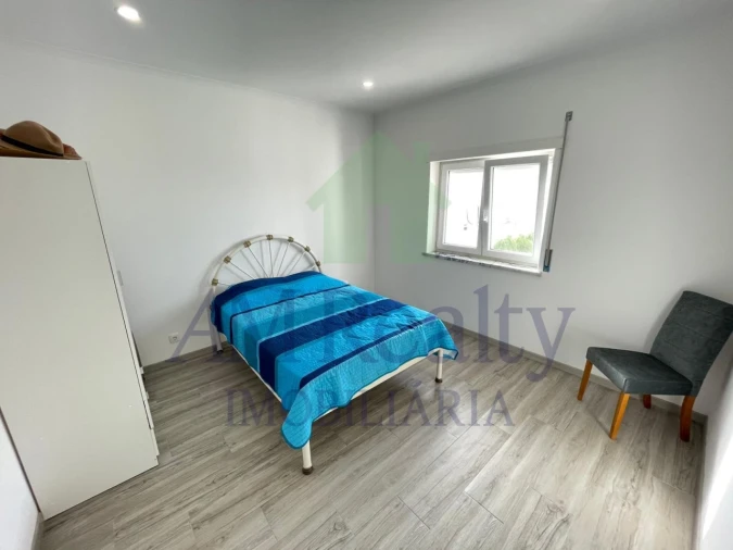 Moradia T6 para Venda em Atouguia da Baleia Foto 14