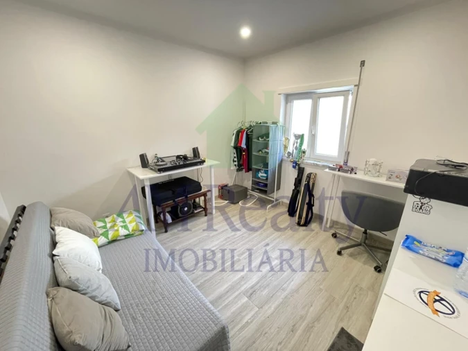 Moradia T6 para Venda em Atouguia da Baleia Foto 18