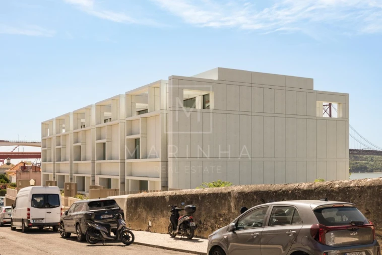 Moradia T4 para Venda em Alcantara Foto 3