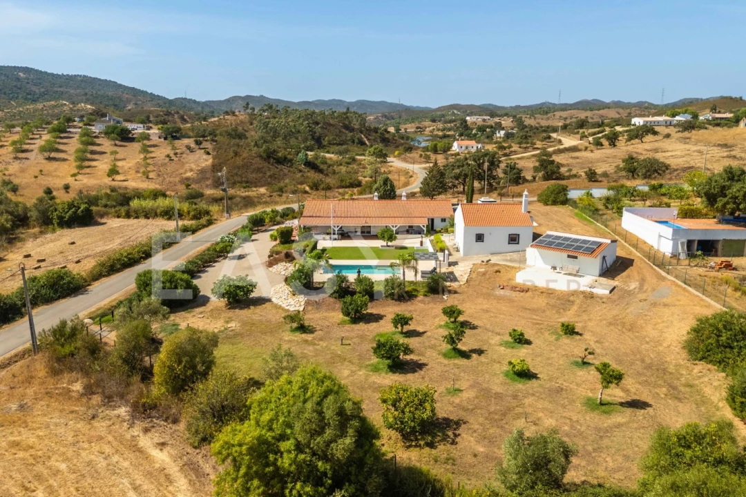 Moradia T4 para Venda em São Bartolomeu de Messines Foto 7