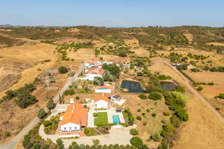 Moradia T4 para Venda em São Bartolomeu de Messines Foto 8