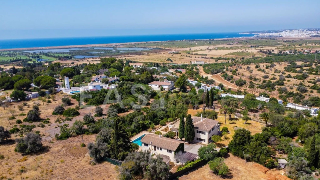 Moradia T7 para Venda em Guia Foto 1