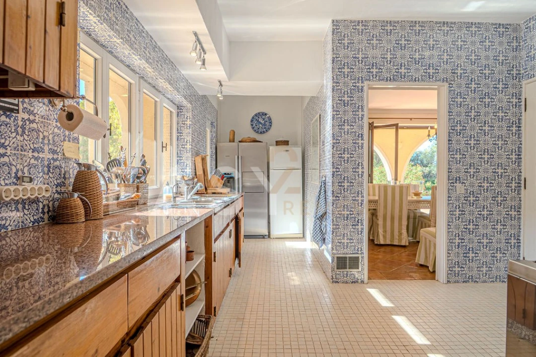 Moradia T7 para Venda em Guia Foto 6