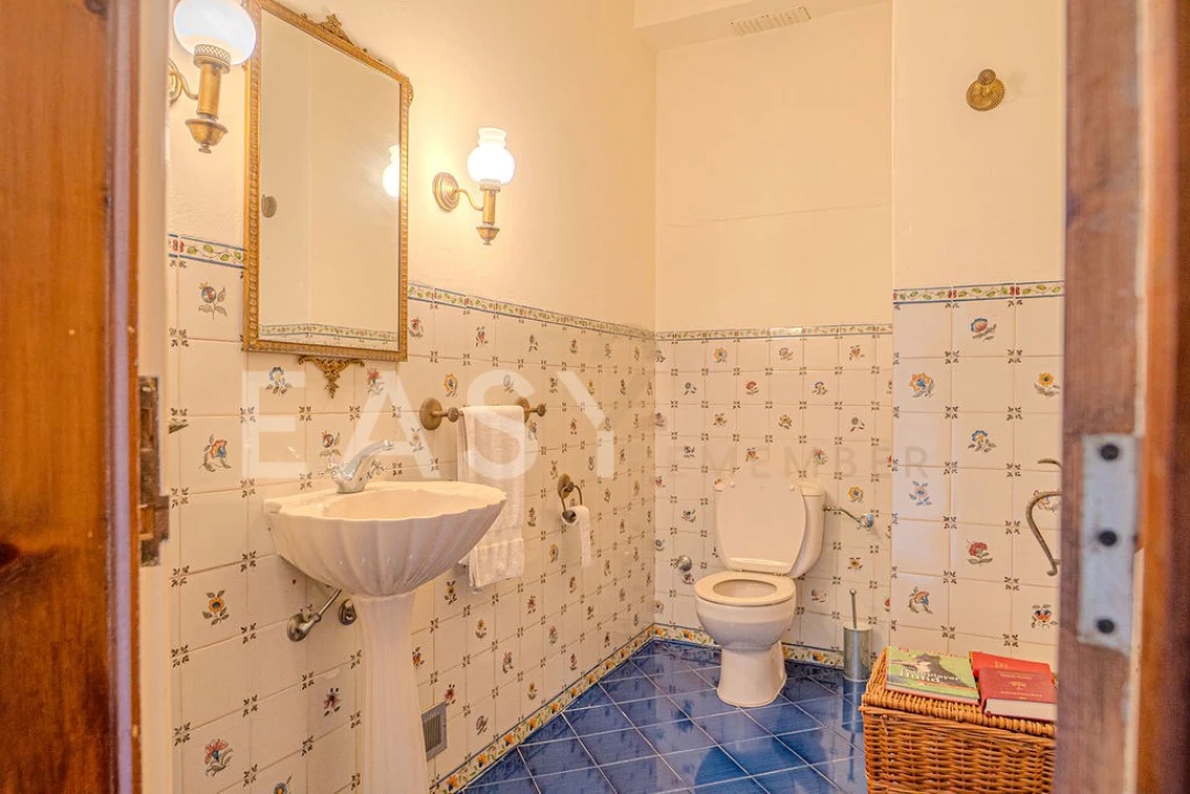 Moradia T7 para Venda em Guia Foto 13