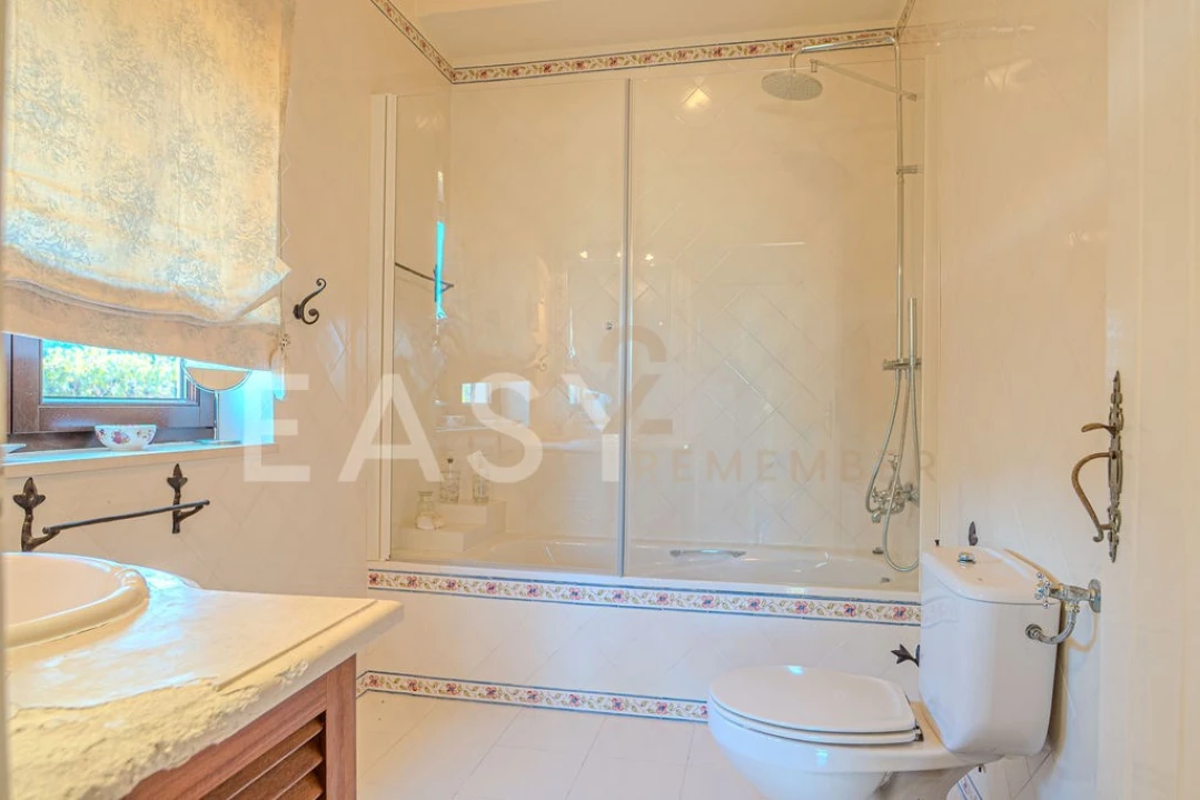 Moradia T7 para Venda em Guia Foto 17