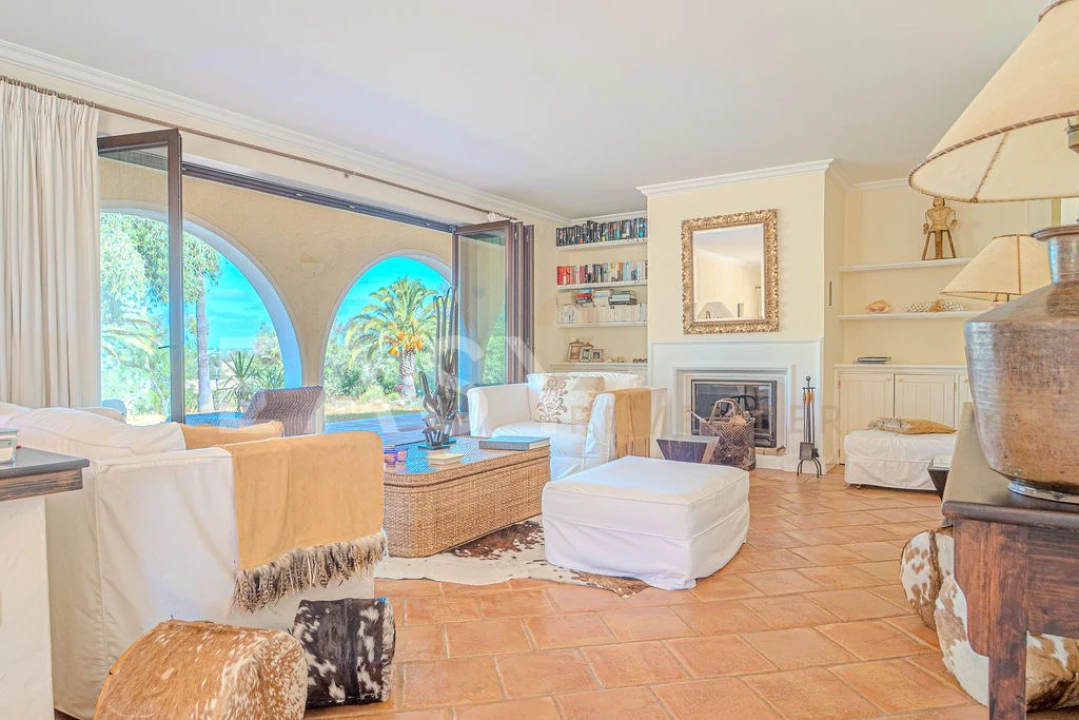 Moradia T7 para Venda em Guia Foto 22