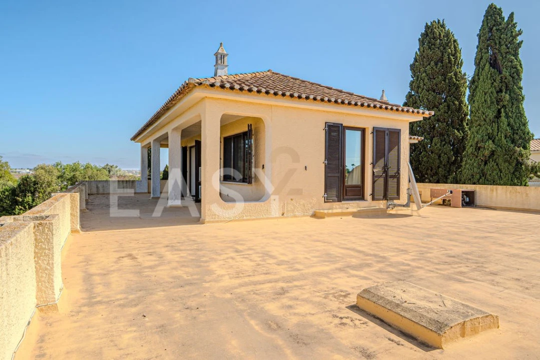 Moradia T7 para Venda em Guia Foto 31