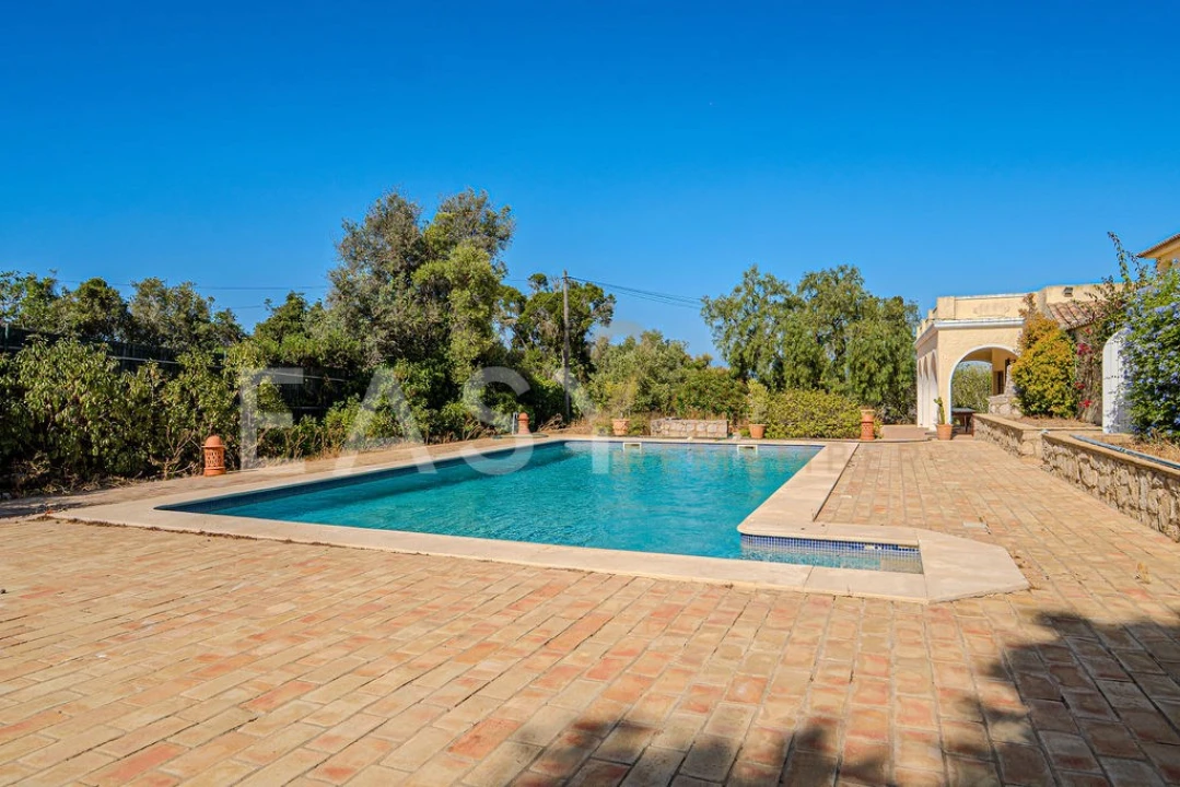 Moradia T7 para Venda em Guia Foto 43