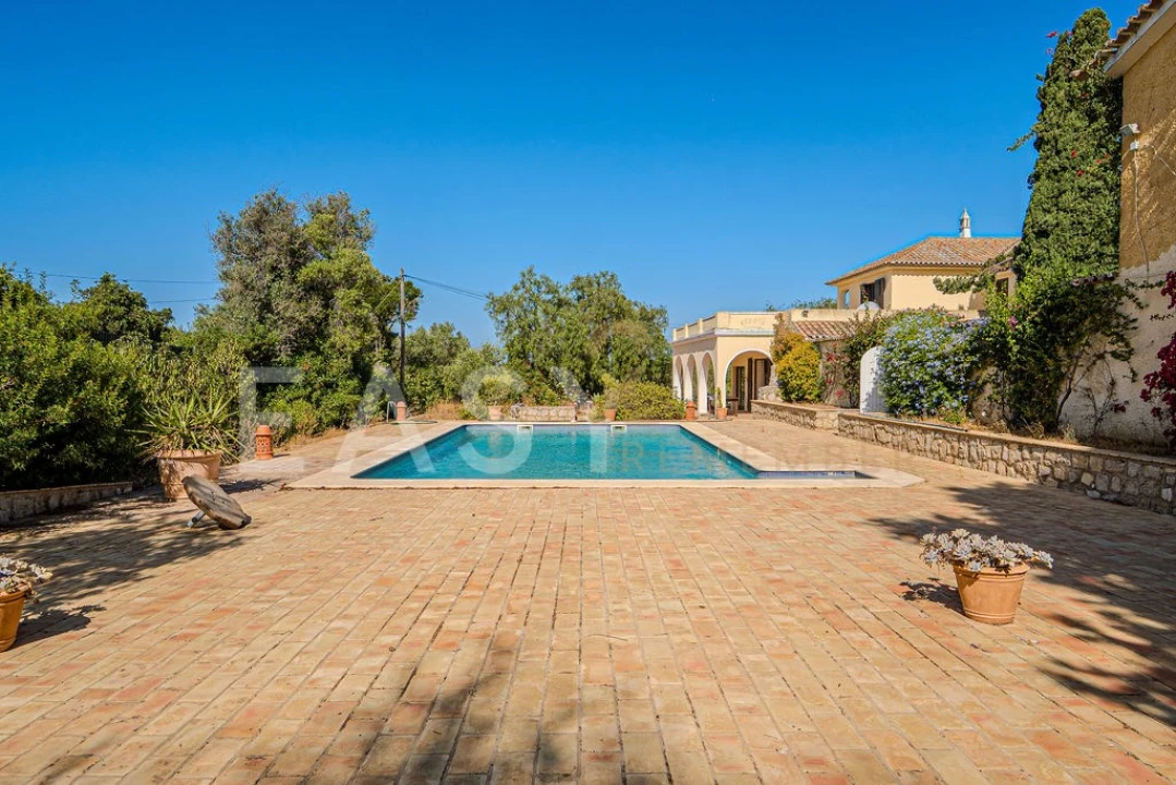 Moradia T7 para Venda em Guia Foto 45