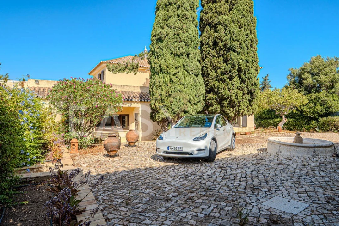 Moradia T7 para Venda em Guia Foto 47