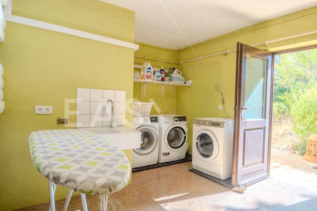 Moradia T7 para Venda em Guia Foto 60