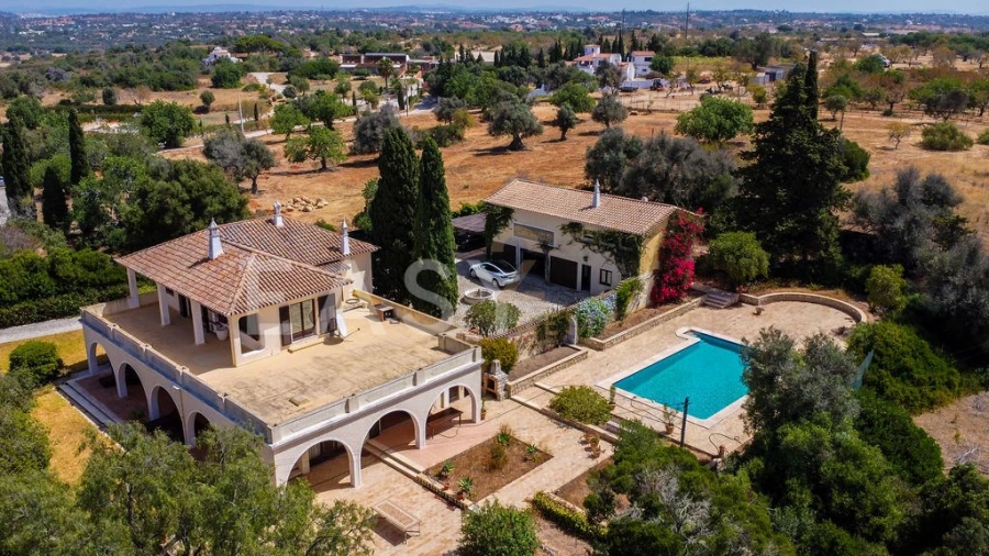 Moradia T7 para Venda em Guia Foto 2