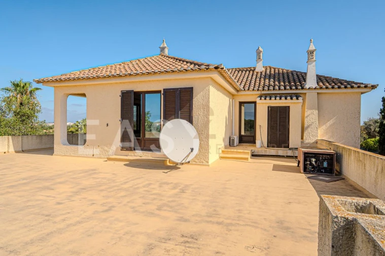 Moradia T7 para Venda em Guia Foto 33