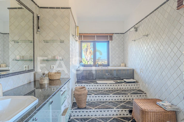 Moradia T7 para Venda em Guia Foto 34