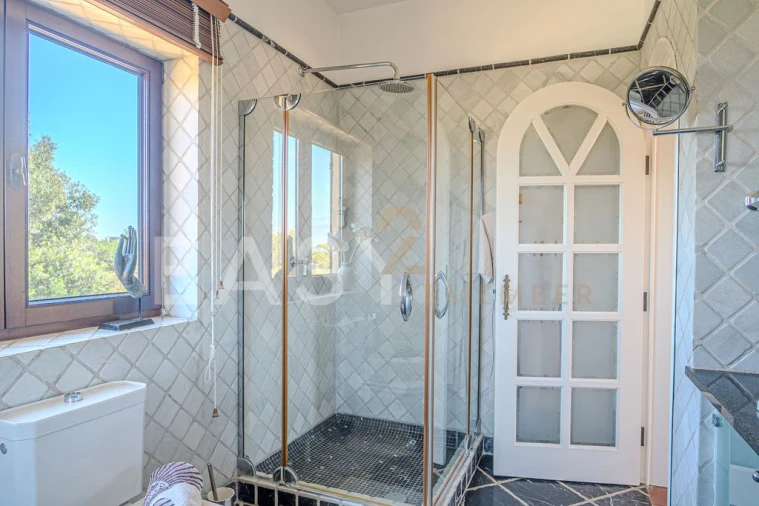 Moradia T7 para Venda em Guia Foto 35