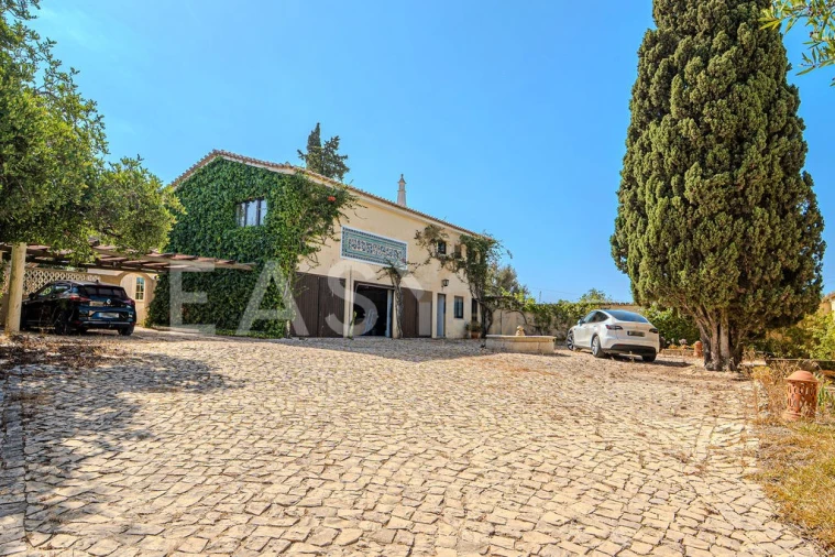 Moradia T7 para Venda em Guia Foto 64