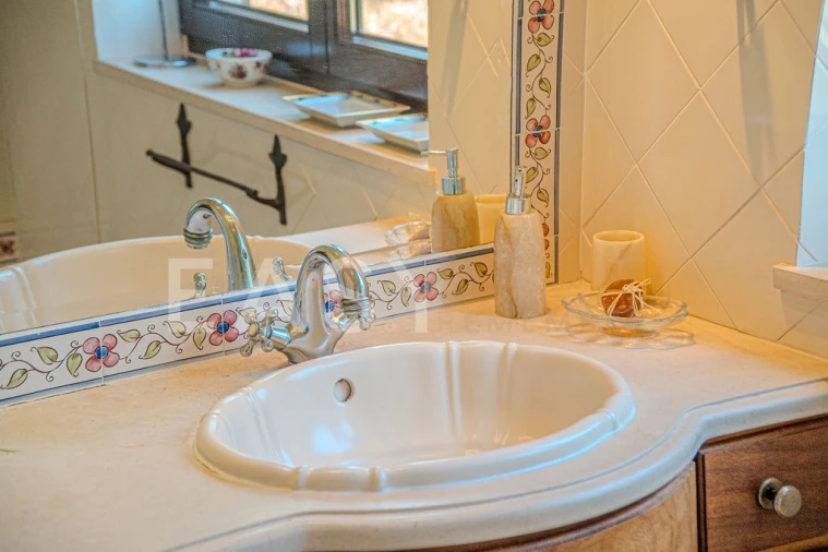 Moradia T7 para Venda em Guia Foto 97