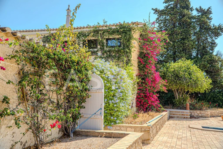 Moradia T7 para Venda em Guia Foto 103