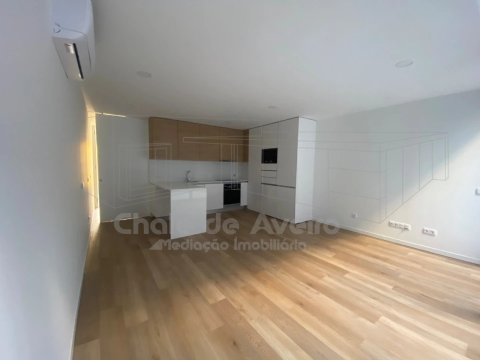 Apartamento T1 para Venda em Glória e Vera Cruz Foto 2
