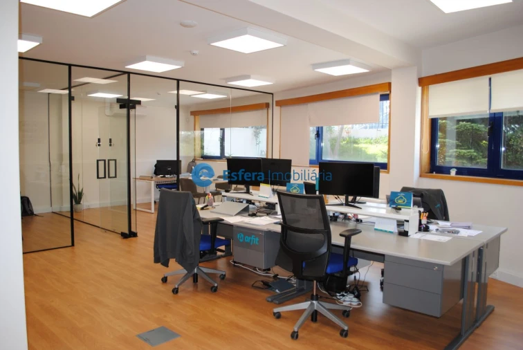 Loja para Arrendamento em Castêlo da Maia Foto 2