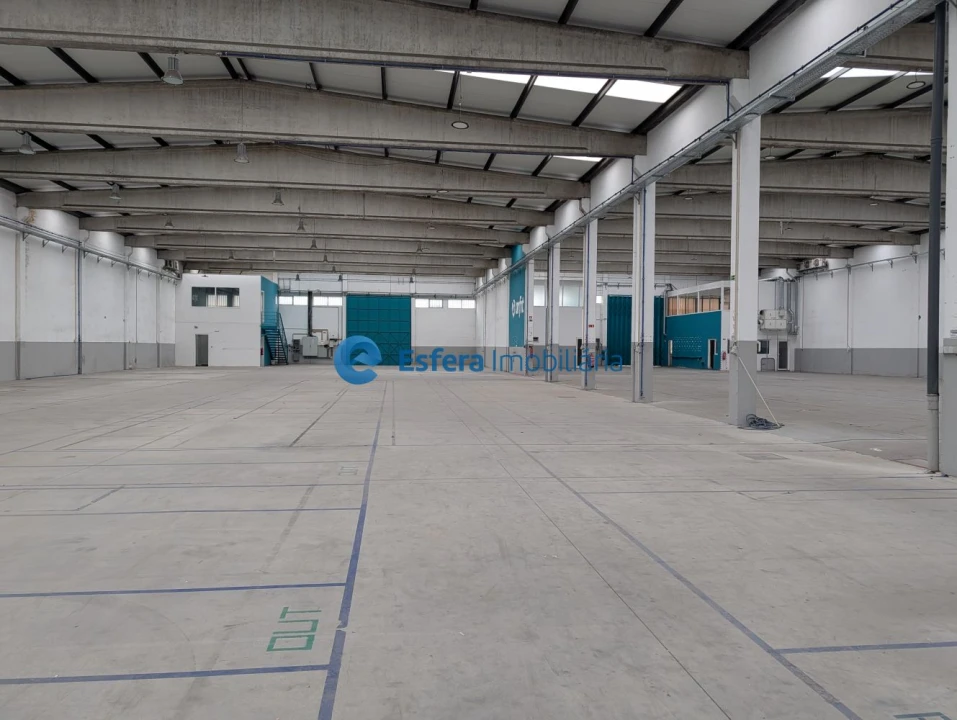 Loja para Arrendamento em Moreira Foto 18