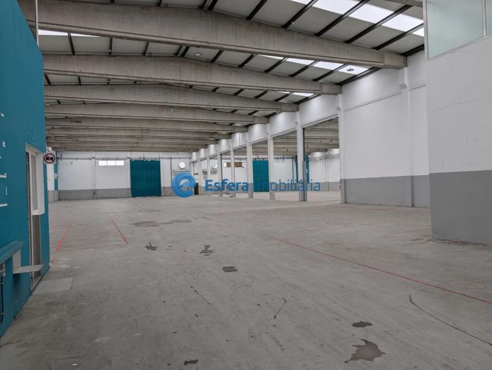 Loja para Arrendamento em Moreira Foto 2