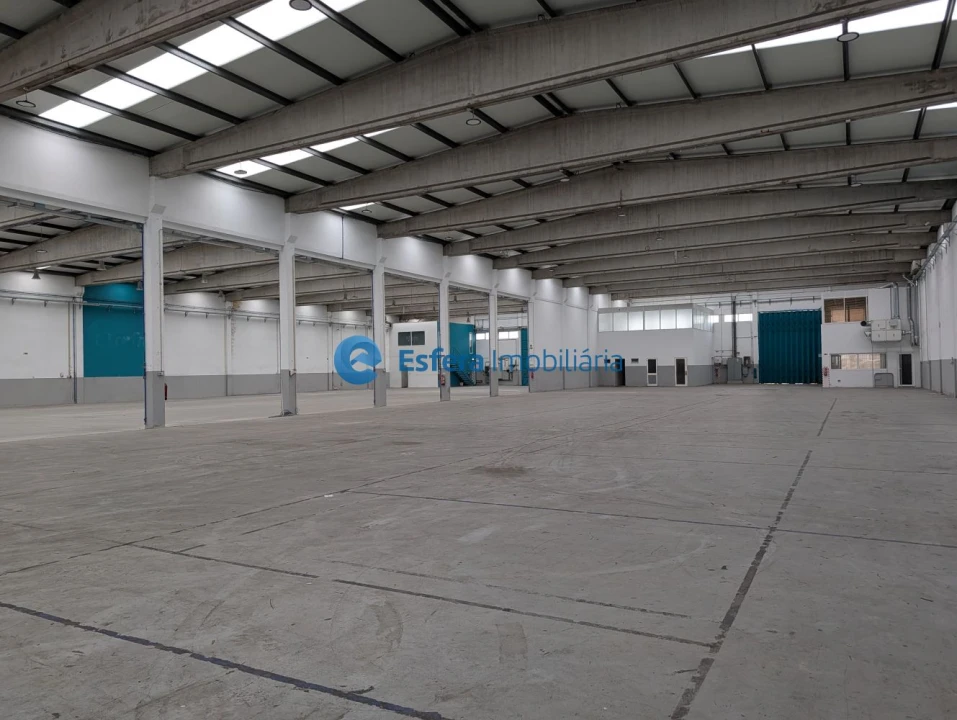 Loja para Arrendamento em Moreira Foto 14