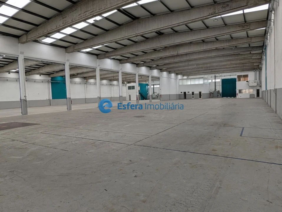 Loja para Arrendamento em Moreira Foto 11