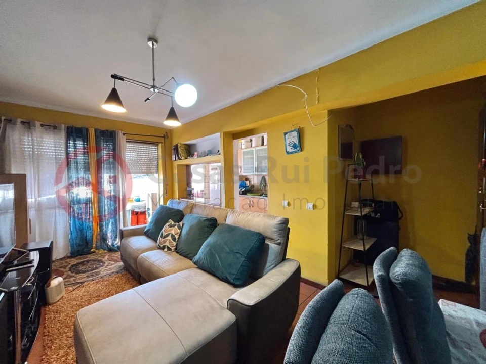 Apartamento T1 para Venda em Laranjeiro e Feijó Foto 2