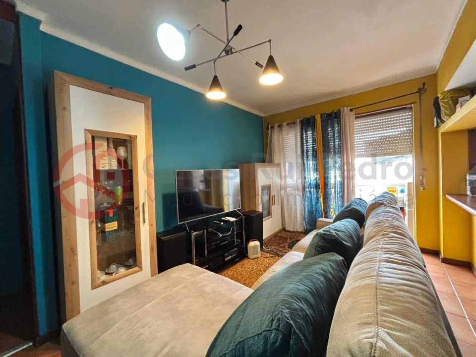 Apartamento T1 para Venda em Laranjeiro e Feijó Foto 3