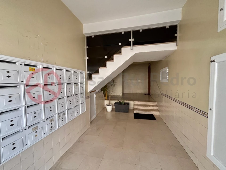 Apartamento T1 para Venda em Laranjeiro e Feijó Foto 12