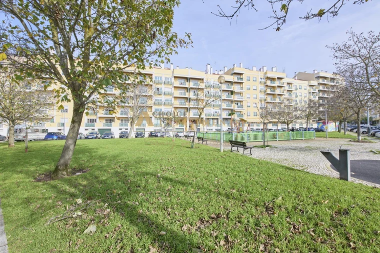 Apartamento T3 para Venda em Carcavelos e Parede Foto 43