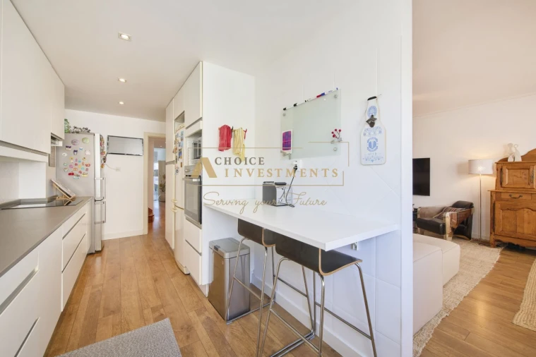 Apartamento T3 para Venda em Carcavelos e Parede Foto 8