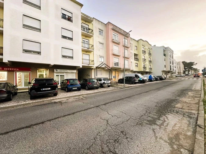 Apartamento T2 para Venda em Quinta do Conde Foto 3