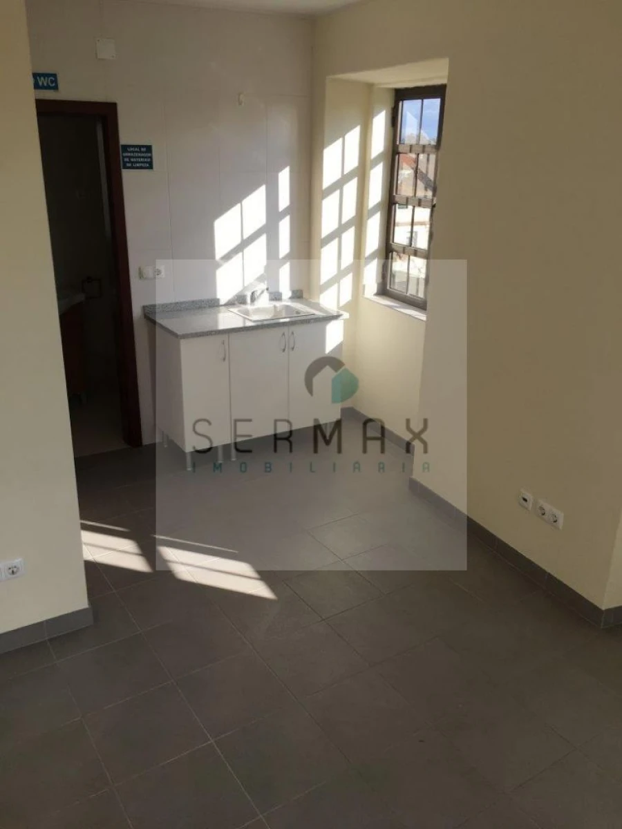 Loja para Arrendamento em Cedofeita, Santo Ildefonso, Sé, Miragaia, São Nicolau e Vitória Foto 3