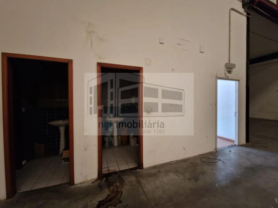 Loja para Arrendamento em Alverca do Ribatejo e Sobralinho Foto 7