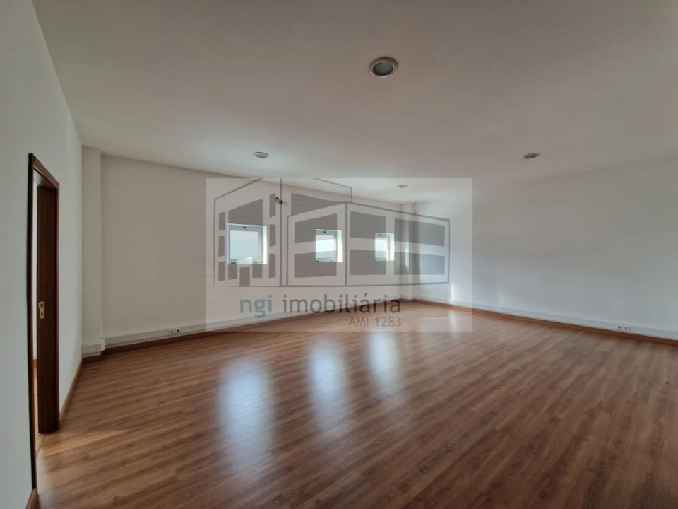 Loja para Arrendamento em Alverca do Ribatejo e Sobralinho Foto 10