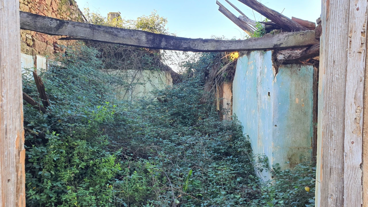 Moradia T0 para Venda em Areias e Pias Foto 3