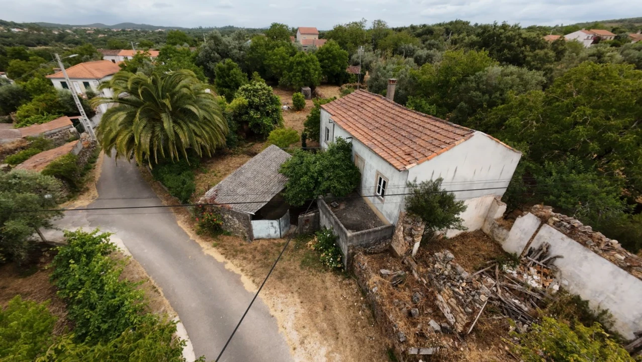 Moradia T2 para Venda em Chãos Foto 2