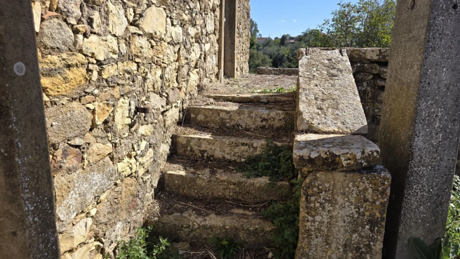 Moradia T3 para Venda em Casais e Alviobeira Foto 3