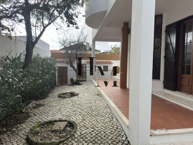 Moradia T4 para Venda em São Domingos de Rana Foto 8